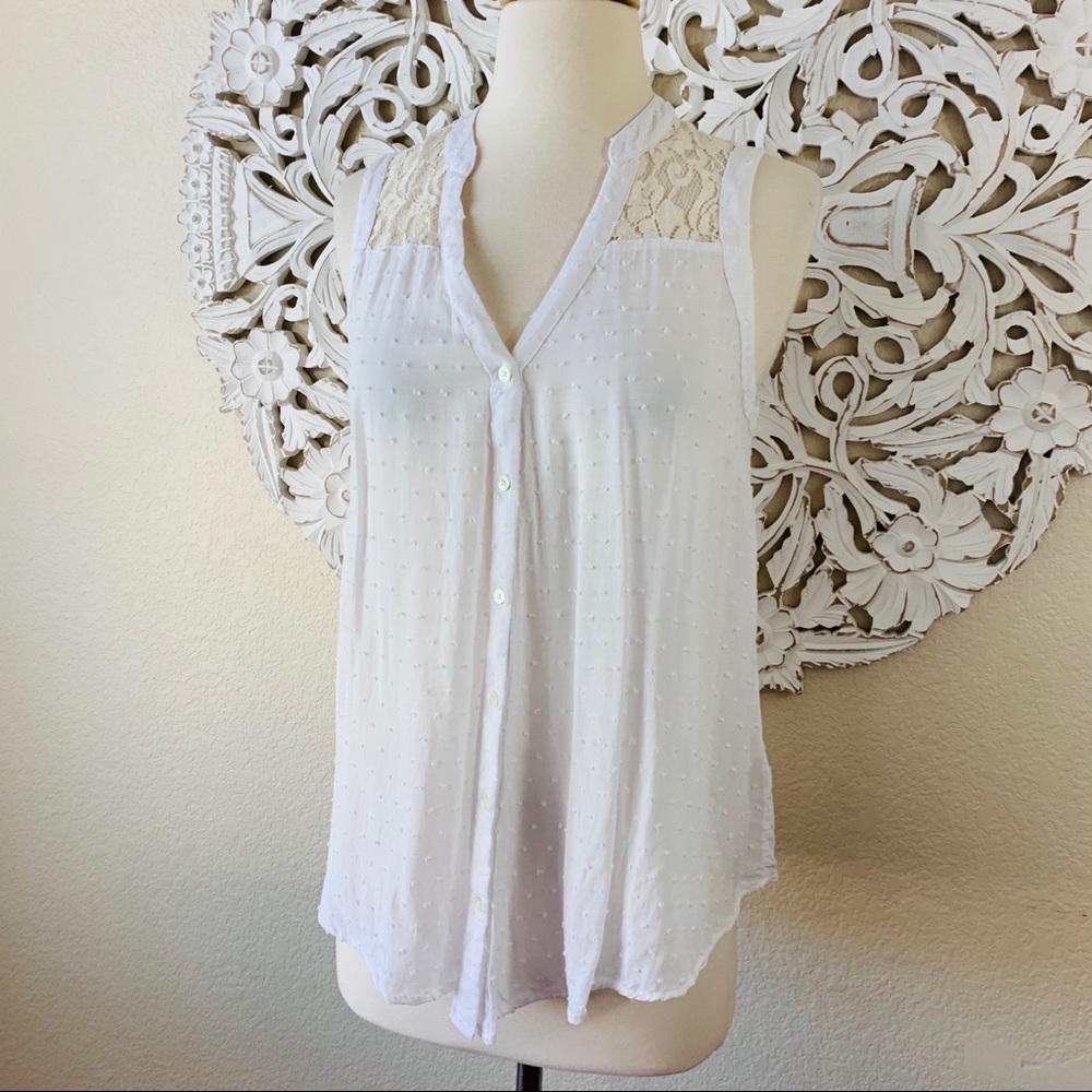 {Edme & Esyllte} White Textured Sleeveless Top - Picture 2 of 7